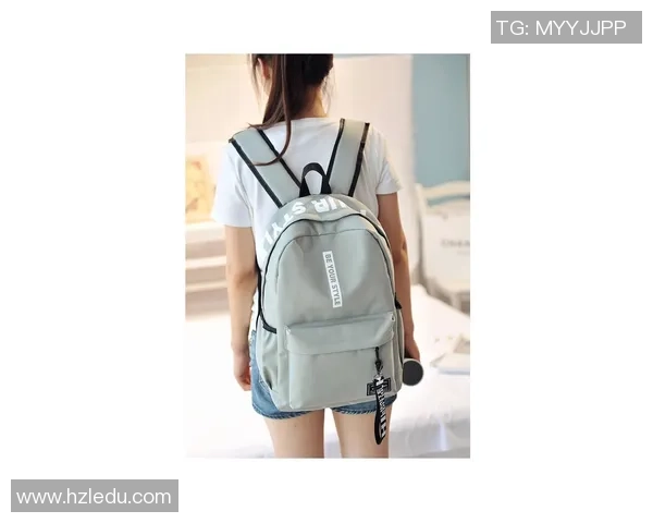 时尚与运动兼具足球背包女生的潮流选择与搭配技巧分享